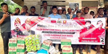 T Zainal Salurkan Bantuan Banjir di Pante Bidari Aceh Timur