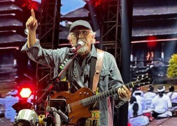 Iwan Fals Hibur Ribuan Penonton di Lhokseumawe dalam Rangka HUT TNI ke-79