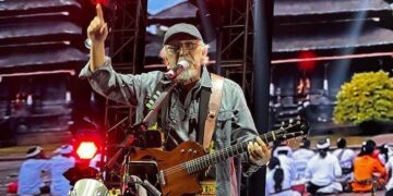 Iwan Fals Hibur Ribuan Penonton di Lhokseumawe dalam Rangka HUT TNI ke-79