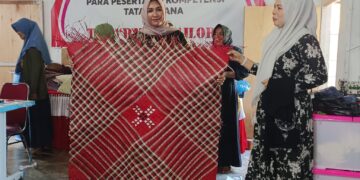 Kak Na “Jatuh Cinta” Dengan Souvenir Aceh Timur