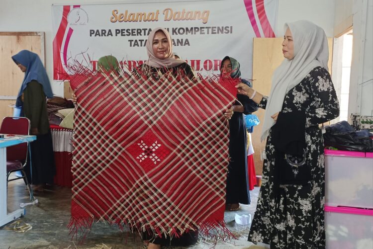 Kak Na “Jatuh Cinta” Dengan Souvenir Aceh Timur