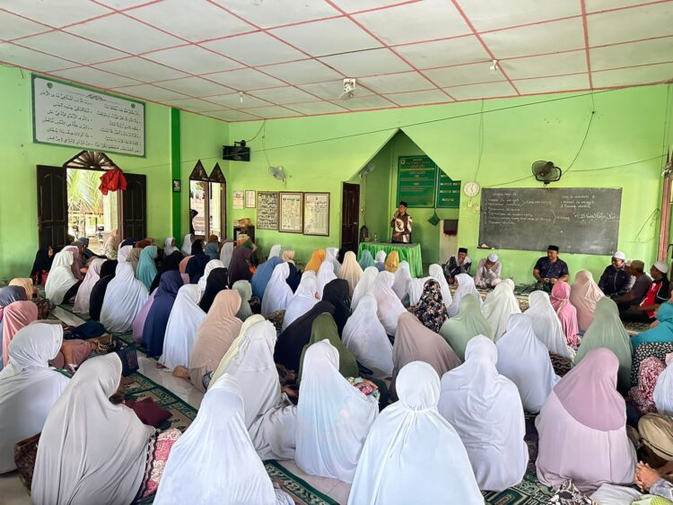 Silaturrahmi dengan Ibu-ibu di Madat, T Zainal Abidin Cawabup Aceh Timur Siap Bangun Daerah