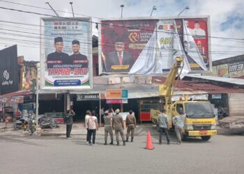 Panwaslih dan Satpol PP Aceh Barat Copot Sebanyak 28 APK di Kawasan Terlarang