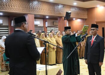 Pj Gub Aceh Lantik Khudri Sebagai Sekretaris DPR Aceh