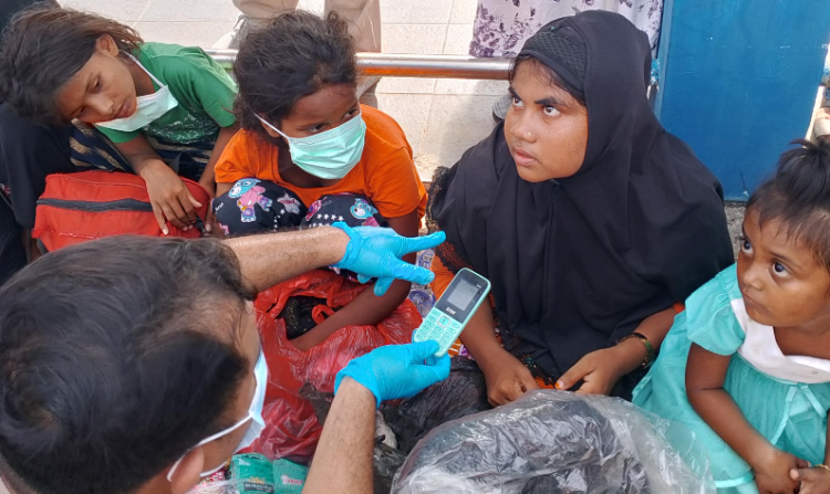 Geledah Barang Bawaan, Petugas Temukan Telpon Genggam Imigran Rohingya