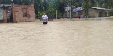 Banjir Hampir Rendam Seluruh Rumah Warga di Seneubok Pusaka Aceh Selatan