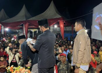 Disambut Hangat Ribuan Warga Indra Makmu, Alfarlky-Zainal Teken Kontrak Bersama