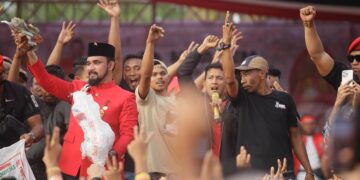 Penuh Haru, Al-Farlaky Terima Sumbangan  Rp100 Juta dari Komunitas Masyarakat