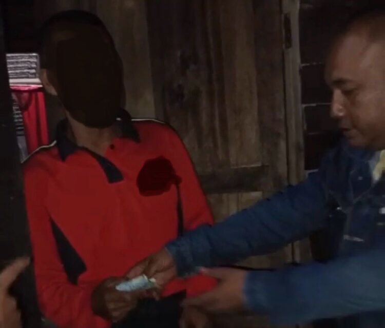 Lagi, Diduga Tim Tole Kepergok Warga Bagi-Bagi Uang di Peureulak Barat