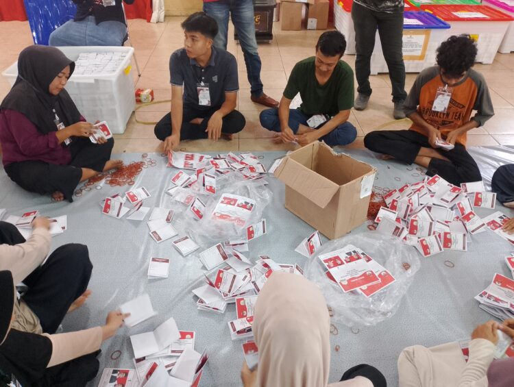 KIP Aceh Selatan Temukan Puluhan Surat Suara Rusak