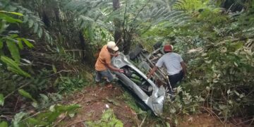 Mobil Tumpangan Warga Malaysia Masuk Jurang di Gayo Lues