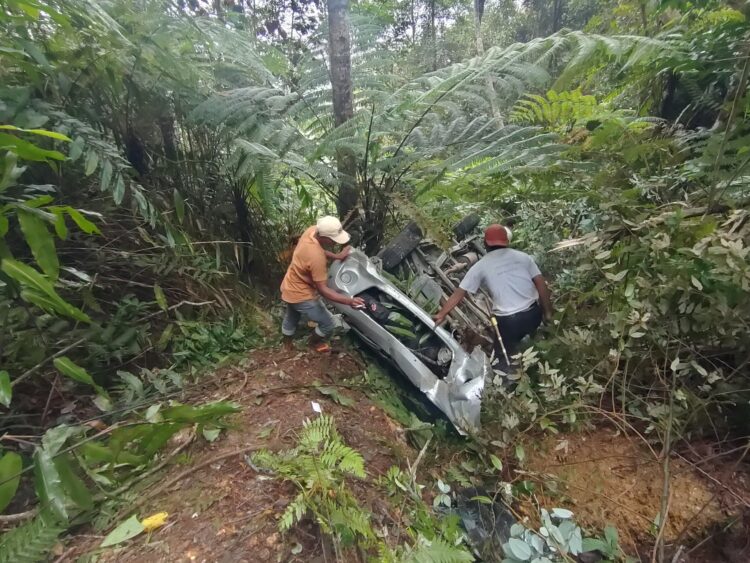 Mobil Tumpangan Warga Malaysia Masuk Jurang di Gayo Lues