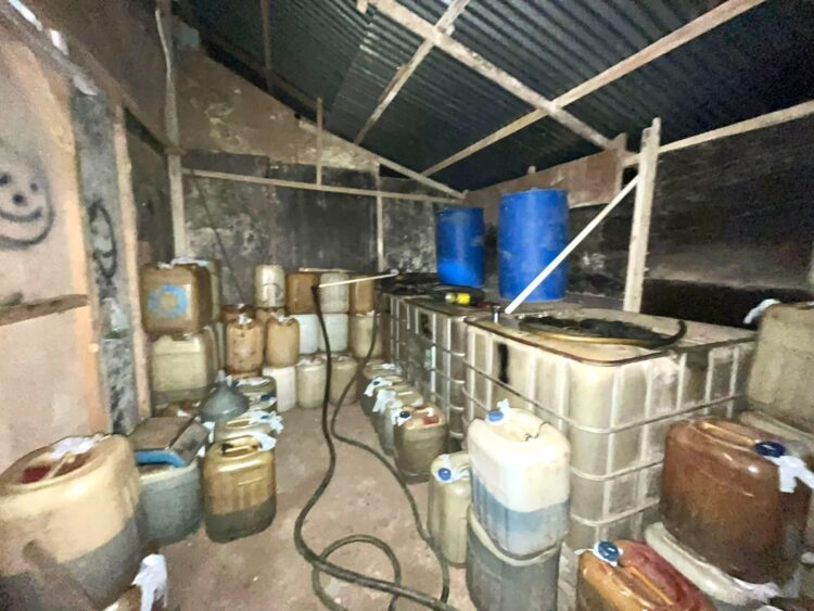 Polisi Gerebek Gudang Penimbunan dan Sita 4,2 Ton Minyak di Banda Aceh