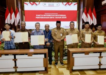Pj Gubernur Aceh Serahkan DIPA dan TKD Tahun 2025 Rp 46,98 Triliun
