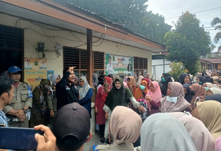 Kantor BKPSDM Subussalam Dikepung Puluhan Peserta PPPK, Ini Masalahnya