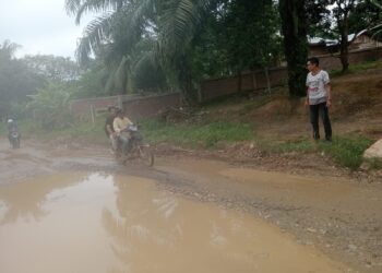 Dana Otsus Hampir Habis, Jalan Lintas Kecamatan di Aceh Timur Bak “Kubangan Kerbau”