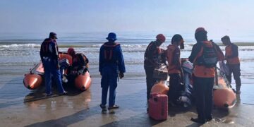 Petugas Gabungan Cari Abk KM Serasi yang Hilang di Perairan Peureulak