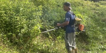 Hidupkan Budaya Gotong Royong, Keuchik Murdha Pimpin Bersih-Bersih Lingkungan