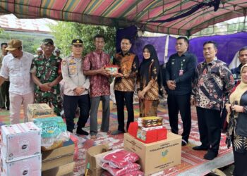 Pemkab Aceh Timur Hadir di Tengah Warga, Bantu Korban Kebakaran di Pantee Bidari