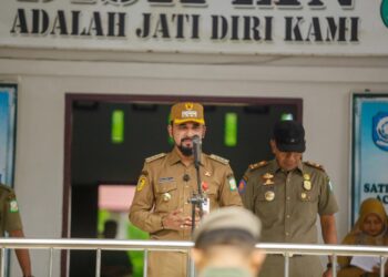 Sinergi untuk Syariat, Bupati Al-Farlaky Dukung Satpol PP dan WH Melalui Seragam Baru