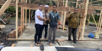 Peduli Warga, Camat Pante Bidari Sumbang Bahan Bangunan untuk Korban Kebakaran