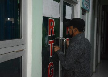 Sidak Malam yang Mengejutkan: Bupati Al-Farlaky Temukan Puskesmas yang Tak Siap Melayani