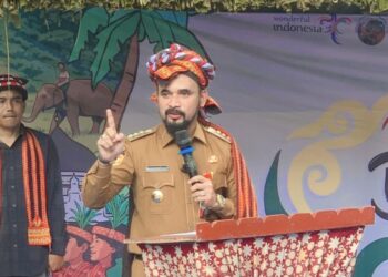 Bupati Al-Farlaky Saksikan Kemeriahan Festival Bunin, Dorong Pelestarian Alam dan Budaya