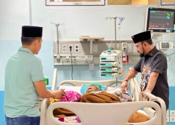 Kunjungan Wabup Aceh Timur ke RSZA, Doakan Ibunda Bupati Sehat Kembali