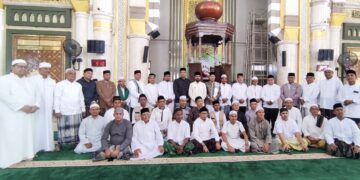 Bupati dan Wabup Aceh Timur Laksanakan Shalat Idul Adha di Masjid Agung Darussalihin Idi Rayeuk