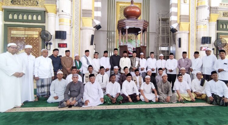 Bupati dan Wabup Aceh Timur Laksanakan Shalat Idul Adha di Masjid Agung Darussalihin Idi Rayeuk