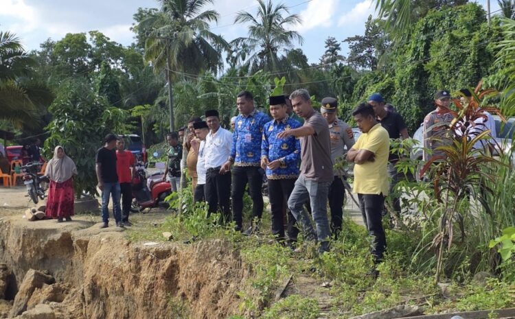9 Desa Terancam Putus Akses, Wabup Aceh Timur Tinjau Lokasi Longsor di Pantee Bidari