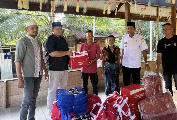 Pang Ucok Salurkan Bantuan untuk Korban Angin Kencang dan Tinjau Abrasi DAS Arakundo