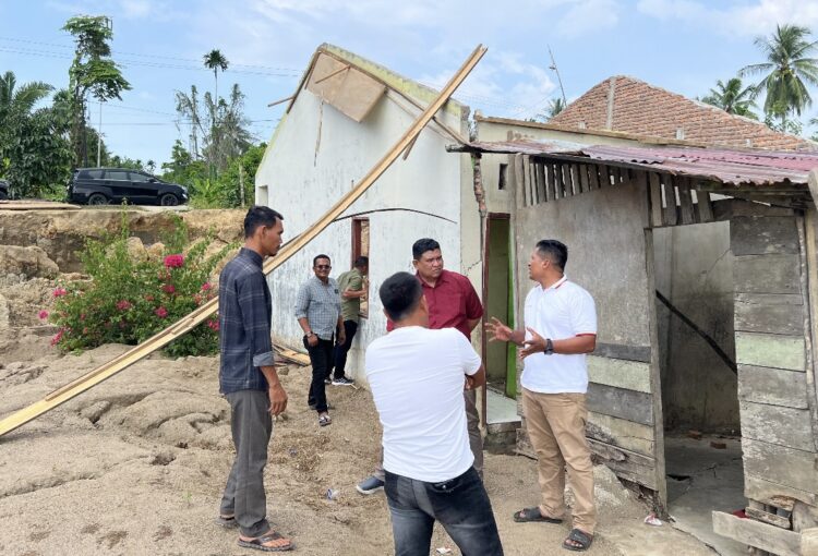Pang Ucok Tinjau Lokasi Longsor yang Mengancam Akses 9 Desa di Pendalaman Aceh Timur