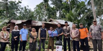 Wabup Aceh Timur Salurkan Bantuan untuk Korban Angin Kencang di Simpang Ulim