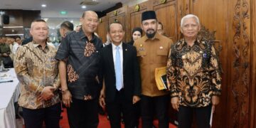 Rapat dengan Menteri ESDM: Bupati Al-Farlaky Tekankan Legalisasi Sumur Minyak Rakyat Harus Berstandar Keselamatan