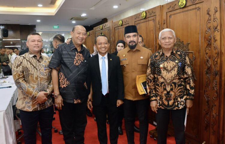 Rapat dengan Menteri ESDM: Bupati Al-Farlaky Tekankan Legalisasi Sumur Minyak Rakyat Harus Berstandar Keselamatan