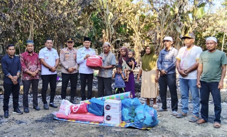 Wabup Aceh Timur Salurkan Bantuan Masa Panik untuk Korban Kebakaran di Matang Pudeng Pante Bidari