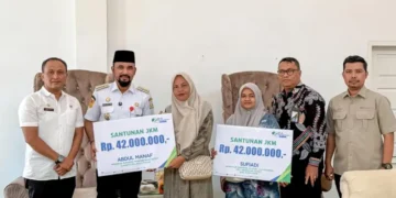 Bupati Aceh Timur Serahkan Santunan BPJS Ketenagakerjaan untuk 2 Pekerja yang Meninggal Dunia