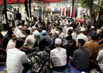 Ribuan Pelayat Padati Rumah Duka Bupati Aceh Timur pada Malam Keenam Takziah