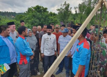Bupati Aceh Timur Serahkan Bantuan Pemberdayaan untuk Komunitas Adat Terpencil di Pendalaman Sungai Raya