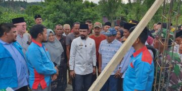 Bupati Aceh Timur Serahkan Bantuan Pemberdayaan untuk Komunitas Adat Terpencil di Pendalaman Sungai Raya