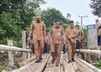 Bupati Al-Farlaky Coret Anggaran Mobil Dinas, Alihkan Bangun Jembatan di Pantebidari