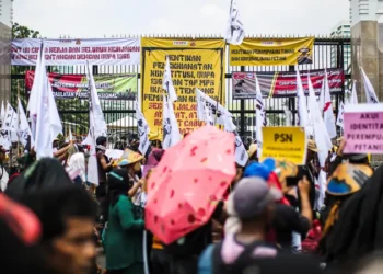 Demonstrasi di Depan Gedung DPR RI Ricuh, Polisi Amankan 6 Orang