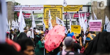 Demonstrasi di Depan Gedung DPR RI Ricuh, Polisi Amankan 6 Orang