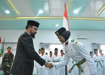 Bupati Al-Farlaky Kukuhkan 75 Anggota Paskibraka