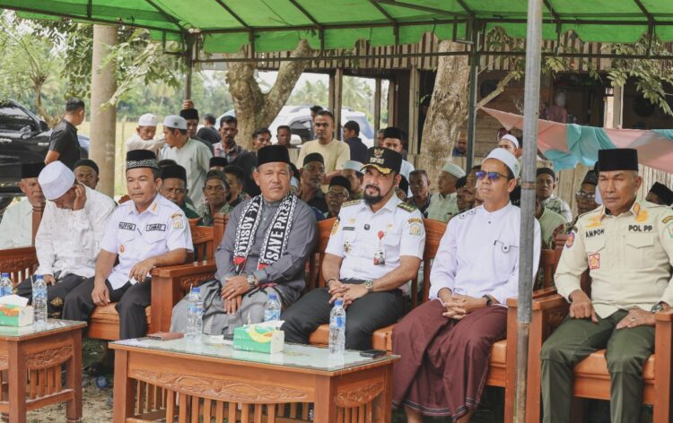 Bupati Al-Farlaky Hadiri Syukuran Penyelesaian Adat Gampong Jeungki