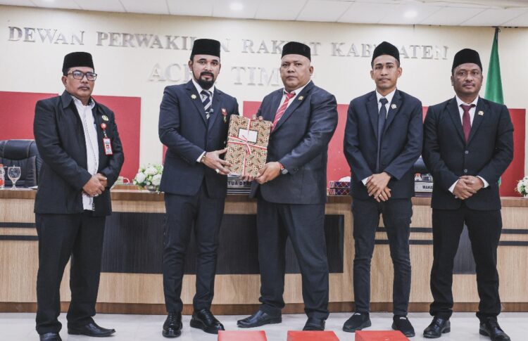 Bupati Al-Farlaky Serahkan KUA-PPAS 2026 kepada DPRK