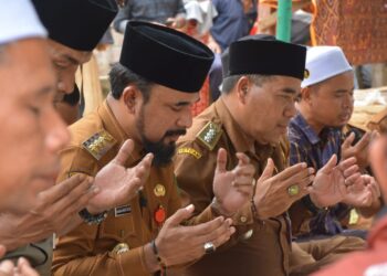Bupati Al-Farlaky Melayat Korban Pembunuhan di Idi, Ingatkan Bahaya Judi Online