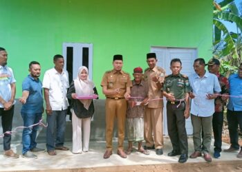 Wabup Aceh Timur Serahkan Rumah Layak Huni kepada Warga Kurang Mampu