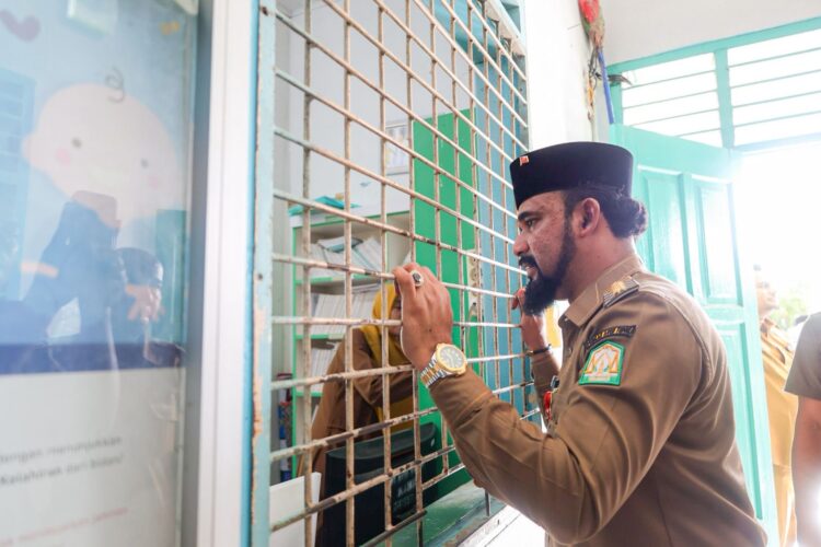 Sidak Puskesmas Madat, Bupati Al-Farlaky Pastikan Pelayananan Kesehatan Tetap Prima